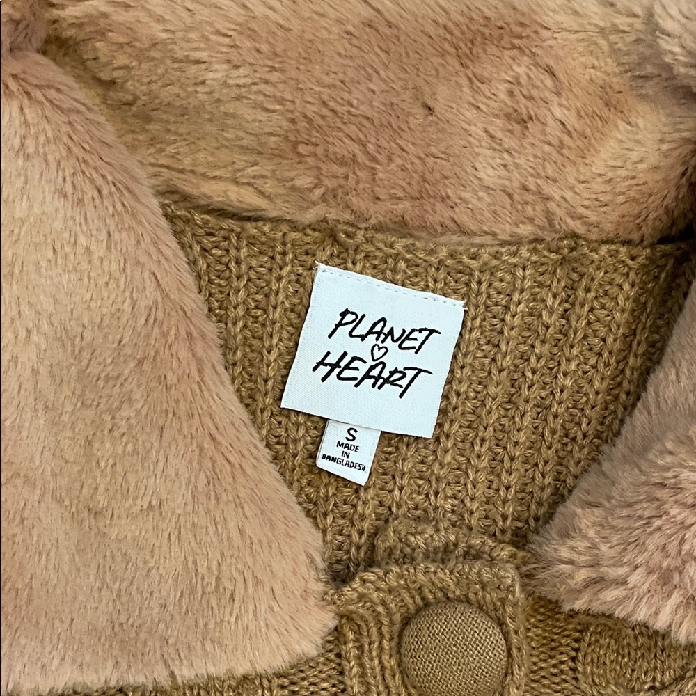 Crop Cable Knit Cardigan with Detachable Faux Fur Collar - Picture 6 of 9